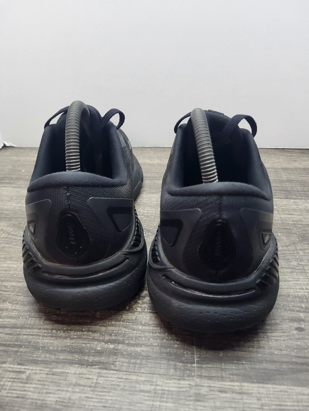 Brooks Adrenaline GTS 23 Triple Black Running Shoes Women's Size 9 D Wide - Picture 5 of 10